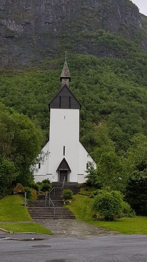 Høyanger kyrkje.jpeg