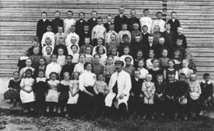 Høyenhall skole Gjerdrum 1910.jpg