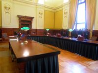 Annen avdelings sal, den opprinnelige lagmanssrettsalen i andre etasje. Foto: Stig Rune Pedersen (2015).