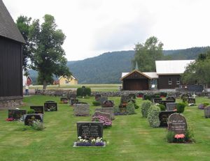 Høyjord kirkegård Andebu 2013.jpg