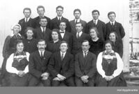 Larsgard stifta i 1923 Hovet sanglag. Her er koret kring 1927. Foto: Arne E. Grøvo, Hol bygdearkiv.