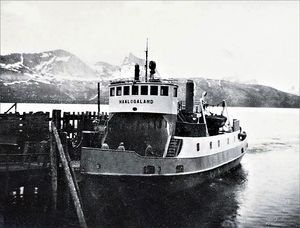 Haalogaland i fergeleie i Tysfjord.jpg