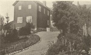 Hadsel prestegård og hage.jpg