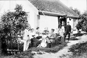 Hageselskap på Nærsnes 1908 (RHB-0144).jpg
