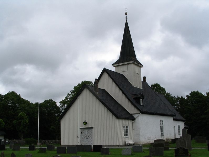 Fil:Halden, Idd kirke, sydvest 01Wcr.jpg