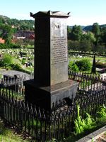 C.A. og C.T. Dahls gravminne på Os gravlund. Foto: Siri Johannessen (2010).