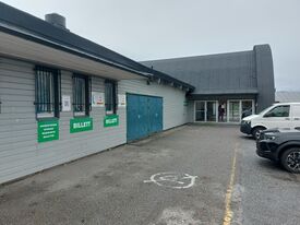 Hovedinngangen. Foto: Pål Giørtz (2023).