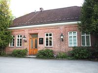 Kontorbygning, tidligere papirfabrikken. Foto: MortenHV (2016).