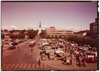 214. Hamar. Torvet med Domkirken i bakgr. - no-nb digifoto 20160519 00043 NB NKF P 05 A 048.jpg