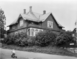 Hamar: Sverdrups gate 1 (1898). Foto: Arvid Østby/Domkirkeodden (1970).