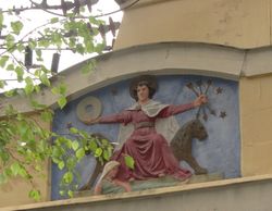 Fargelagt relieff på Hammeren kraftverk. Foto: Stig Rune Pedersen (2012).