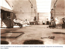 Hangar skadet 1940. Bombehull i gulvet i forgrunnen.