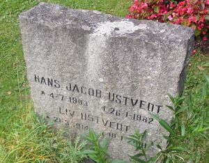 Hans Jacob Ustvedt gravminne.jpg