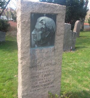 Hans Lødrup gravminne.jpg