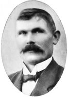 Agent Hans Simonsen-Sparboe, sosialdemokraten som sto i første rekke for å gi arbeiderbevegelsen innflytelse i byens kulturelle senter, ble med i styret fra 1907, men han ble aldri foreningens formelle leder.