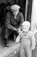 Bestefar Hans og Arne - året er 1957
