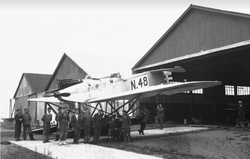 To av Marinens flyvåpens Hansa Brandenburg W.33 ble malt om i sivil drakt for nattpostruten i 1931. Her er reserveflyet N-48 fotografert i Horten.