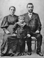 21. Hansine, Hans og Hartvig Mikelborg i Kristiania.jpg