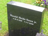 Gravminnet til Harald Heide-Steen jr.. Foto: Stig Rune Pedersen