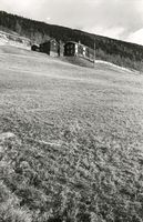 10. Harlaug, Oppland - Riksantikvaren-T125 01 0015.jpg