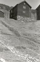 12. Harlaug, Oppland - Riksantikvaren-T125 01 0017.jpg