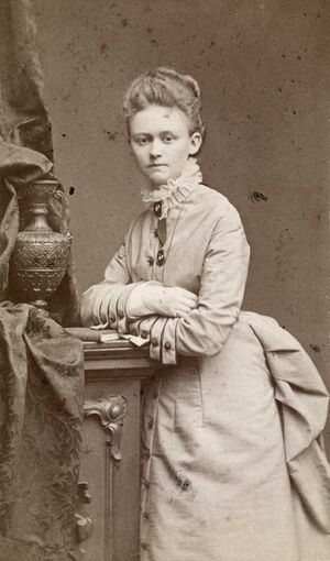 Harriet Backer omkr 1880.jpg