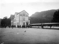 Skolen i 1899. Foto: Anders Beer Wilse