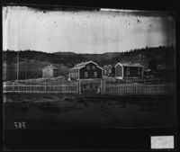 10. Hattfjelldal gamle Præstegaard set fra Kirken - NB bldsa OTO0787 A.jpg