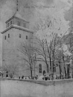 Vinterbilde av Haug kirke.