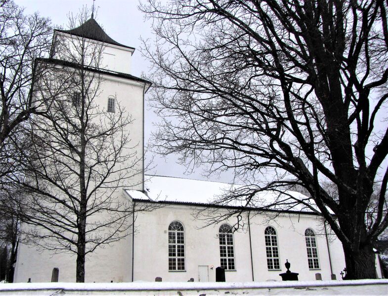 Fil:Haug kirke i Øvre Eiker.jpg