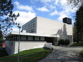 Haugerud kirke fra 1975. Foto: Stig Rune Pedersen (2015).