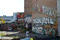 Bakgården med graffiti på veggene. Foto: Chris Nyborg (2013).