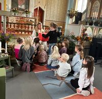 Hausttakkefestmesse i Veum kyrkje 28. september 2025 med prest Marte M. Dybdal. Pynta av bygdekvinnelaget.