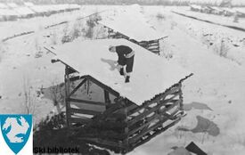Vinterutflukt til trovstrøhyttene. Foto: Ski lokalhistoriske arkiv (1947).