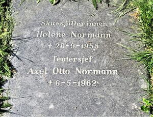 Helene og Axel Otto Normann gravminne 2.JPG