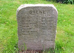Helga Stene familiegravminne Oslo.jpg
