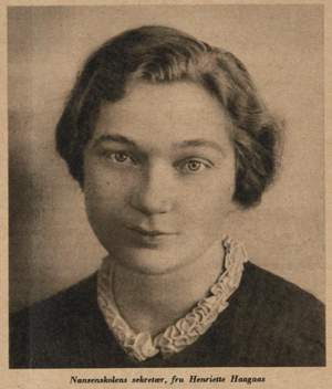 Henriette Bie Lorentzen 1911–2001 Portrett i artikkel Damebladet 1939 Vol. 2 Nr. 11, s. 3.png