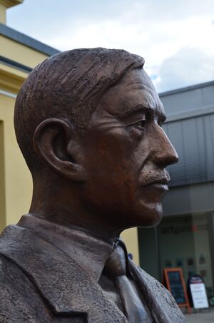 Henrik Sørensen statue2.JPG