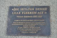 58. Henrik Sørensen statue3.JPG