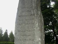 Minnebauta over Henrik Wergeland ved Eidsvoll kirke, reist 17. mai 1876. Foto: Stig Rune Pedersen