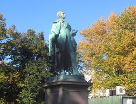 Brynjulf Bergsliens statue av Henrik Wergeland på Eidsvolls plass fra 1881. Foto: Stig Rune Pedersen (2012).