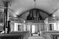 Interiør mot vest, fotografert i 1952. På orgelgalleriet ser man Brantzeg-orgelet. Foto: John Tverdahl.
