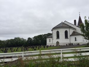 Herdla kyrkje juli 2015.JPG