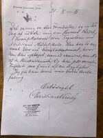 Christian Krohg anbefaler Hermod Riise som tegnelærer for Norstrand middelskole 1916: "31-8-16. Det er mig en stor Fornøielse og en let Sag at udtale mig om Hermod Riises Kvalifikationer som Tegnelærer ved Nordstrand Middelskole. Han har to aar været Elev ved Kunstakademiet, hvor han blev optaget, saavidt erindres, som N-1 af de Konkurrerende. Og han fik derefter Friplads paa Grund af sin Dyktighed. Jeg gir ham herved den bedste Anbefaling. Ærbødigst Christian Krohg." Fotografi av digital faksimile fra Rasofielgardens stiftelse.