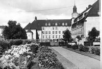 Hersleb skole sett fra hagen ved Vahls gate. Foto: Anders Beer Wilse/Norsk Folkemuseum (1931).