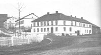 Herudgården fotografert i 1878.