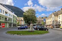 Hestavangen er ein omtykt møteplass i tettstaden Voss. Foto: Leif-Harald Ruud (2022).