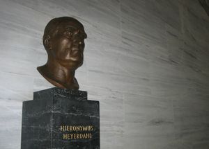 Hieronymus Heyerdahl byste Oslo rådhus.jpg