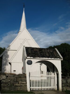 Hobøl, Hobøl kirke og portal.JPG