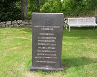 Krigsminnesmerke utenfor Hof kirke. Foto: Stig Rune Pedersen